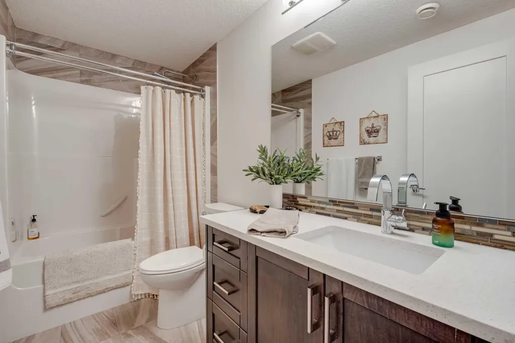 921 42 Street SW Calgary AB T3C 1Y9