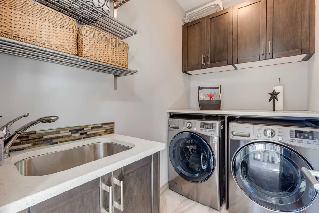 921 42 Street SW Calgary AB T3C 1Y9