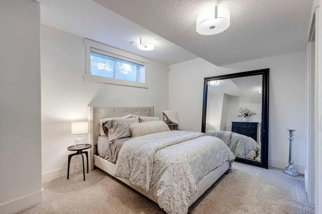921 42 Street SW Calgary AB T3C 1Y9