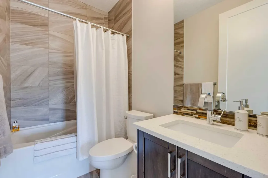 921 42 Street SW Calgary AB T3C 1Y9