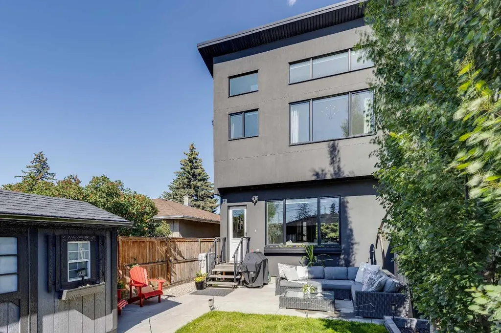 921 42 Street SW Calgary AB T3C 1Y9