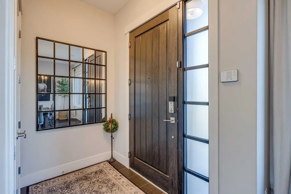 921 42 Street SW Calgary AB T3C 1Y9