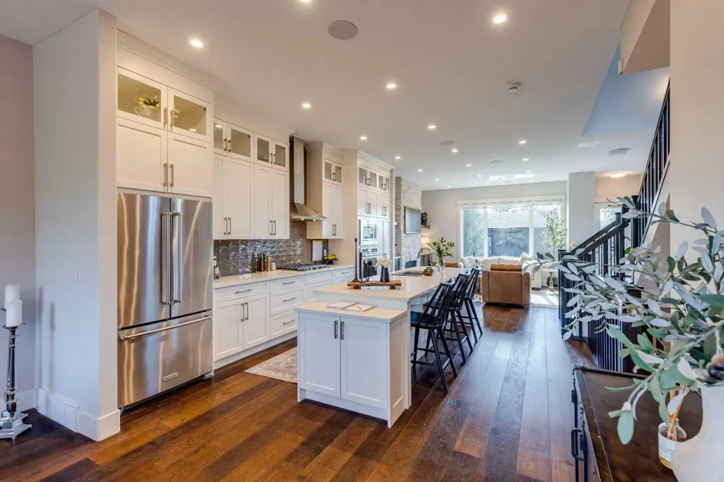 921 42 Street SW Calgary AB T3C 1Y9