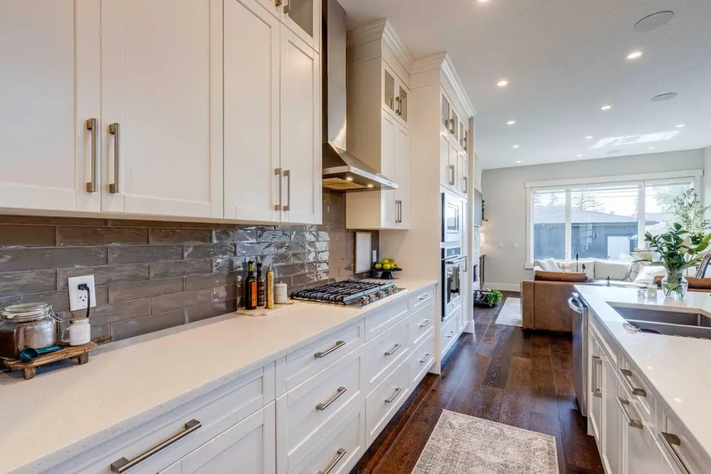 921 42 Street SW Calgary AB T3C 1Y9