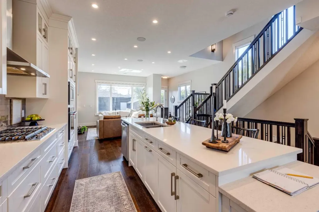 921 42 Street SW Calgary AB T3C 1Y9