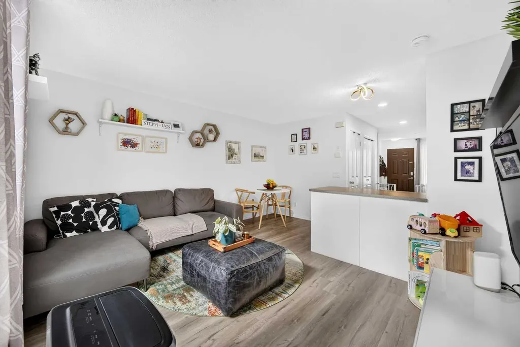 328 Saddlebrook Point NE Calgary AB T3J 0G5