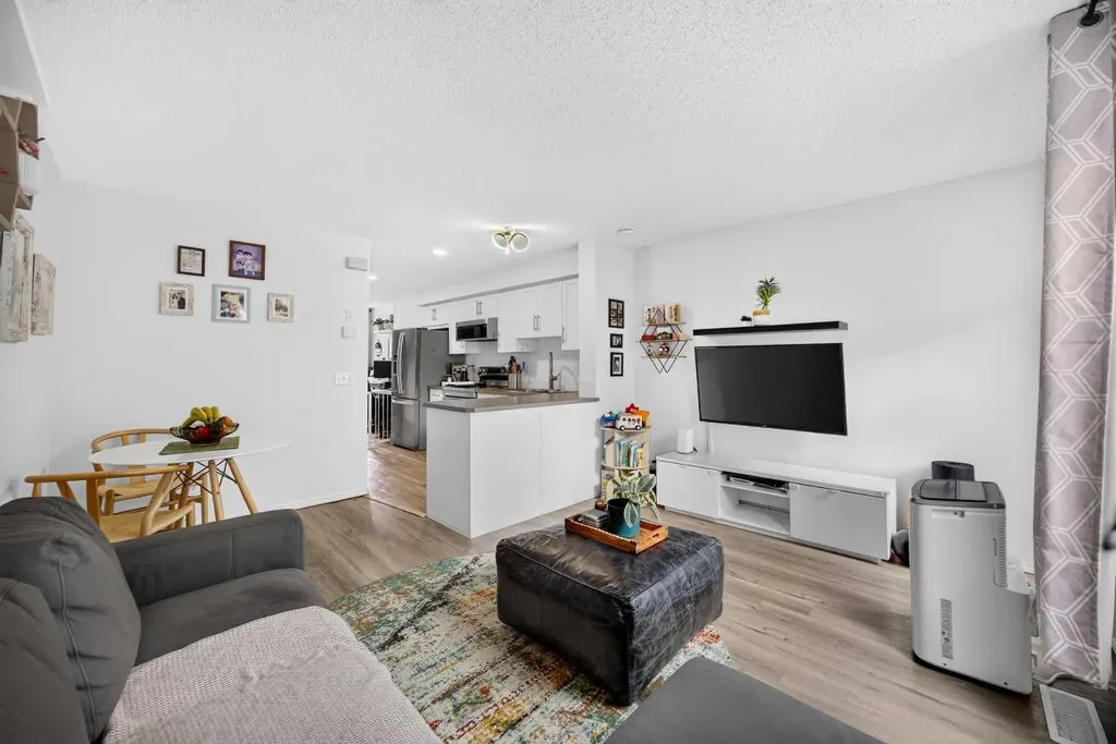 328 Saddlebrook Point NE Calgary AB T3J 0G5