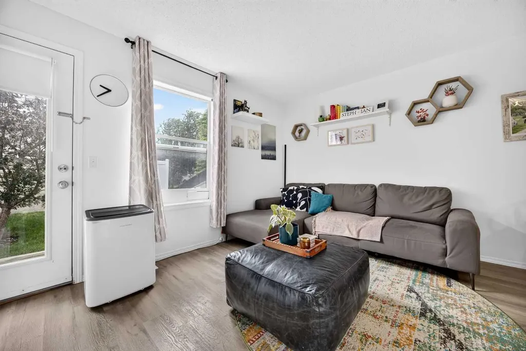 328 Saddlebrook Point NE Calgary AB T3J 0G5