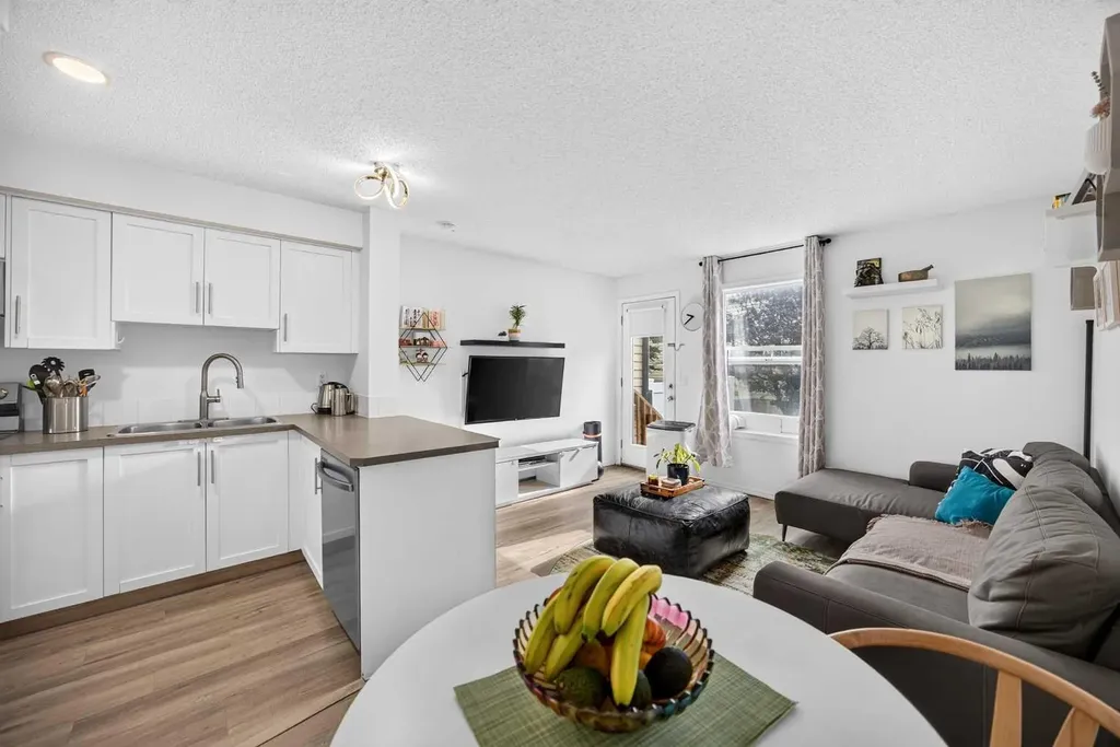 328 Saddlebrook Point NE Calgary AB T3J 0G5