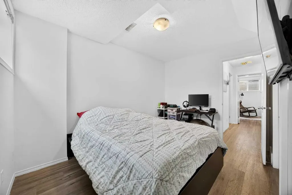 328 Saddlebrook Point NE Calgary AB T3J 0G5