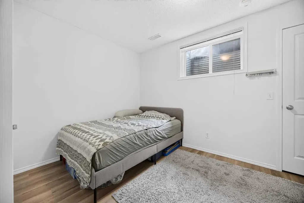 328 Saddlebrook Point NE Calgary AB T3J 0G5