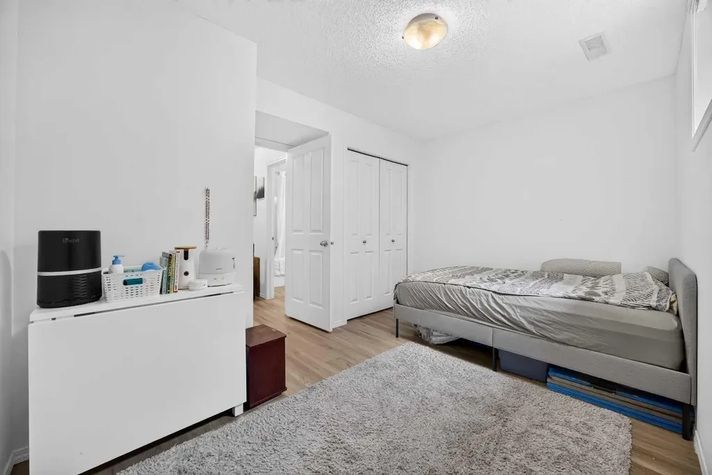 328 Saddlebrook Point NE Calgary AB T3J 0G5