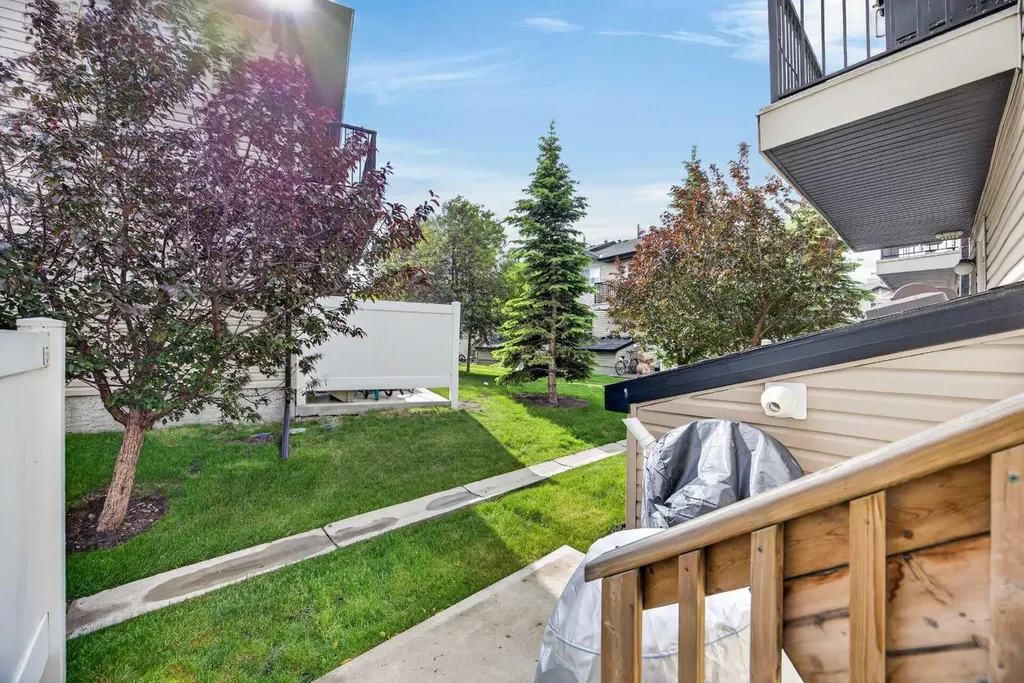 328 Saddlebrook Point NE Calgary AB T3J 0G5