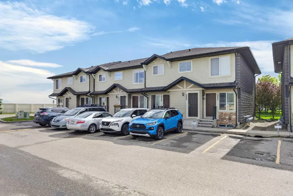 328 Saddlebrook Point NE Calgary AB T3J 0G5