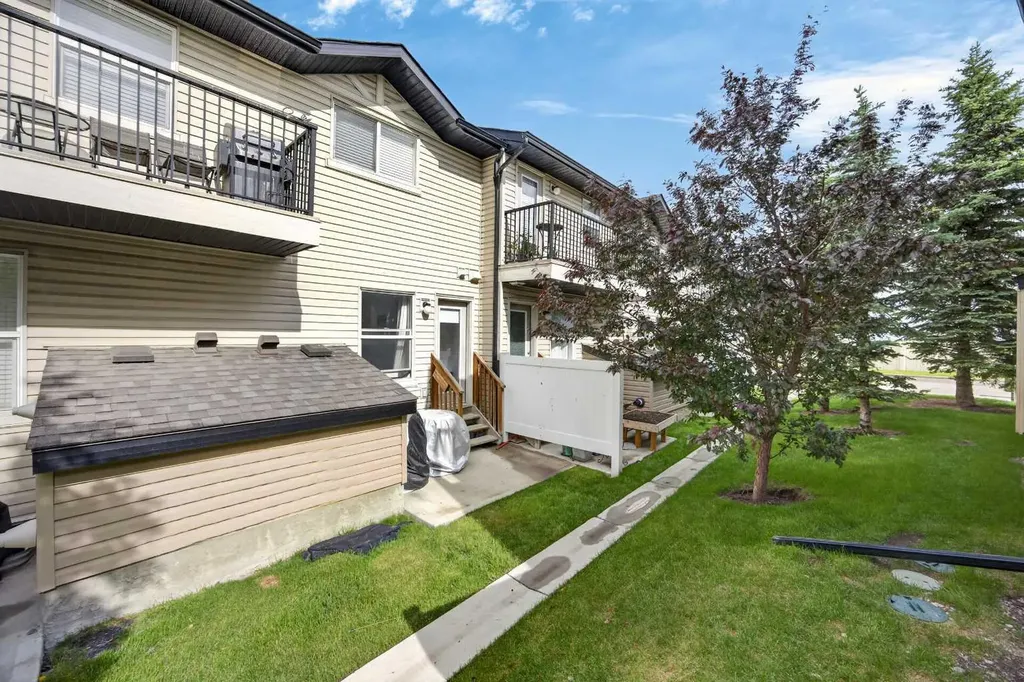 328 Saddlebrook Point NE Calgary AB T3J 0G5