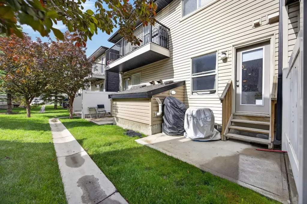 328 Saddlebrook Point NE Calgary AB T3J 0G5