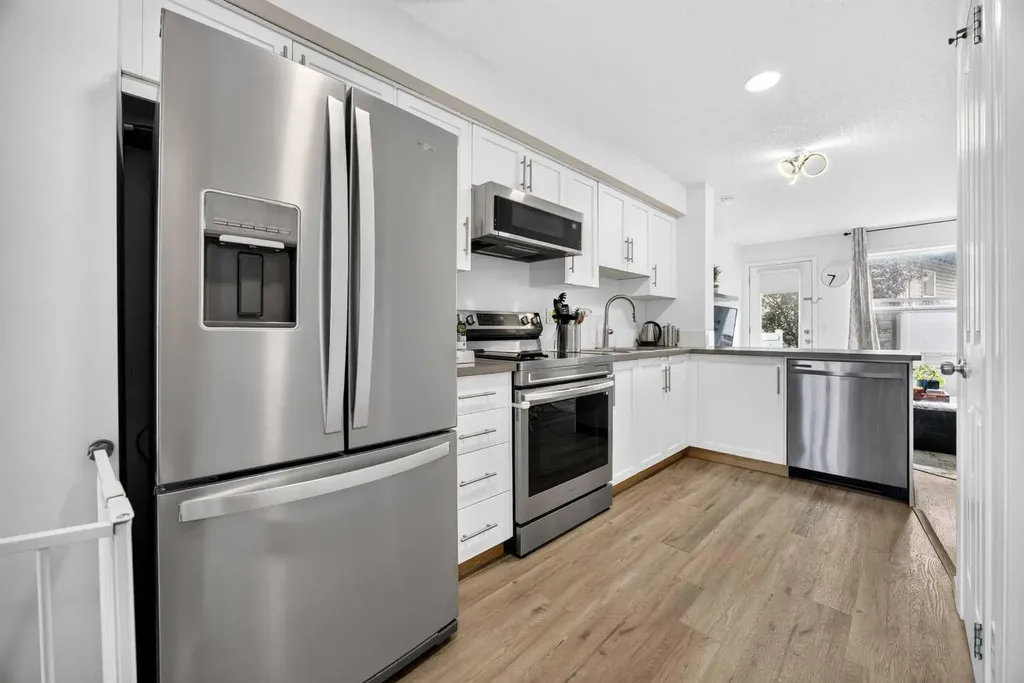 328 Saddlebrook Point NE Calgary AB T3J 0G5