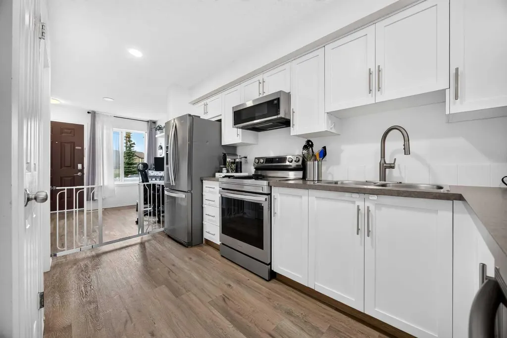 328 Saddlebrook Point NE Calgary AB T3J 0G5