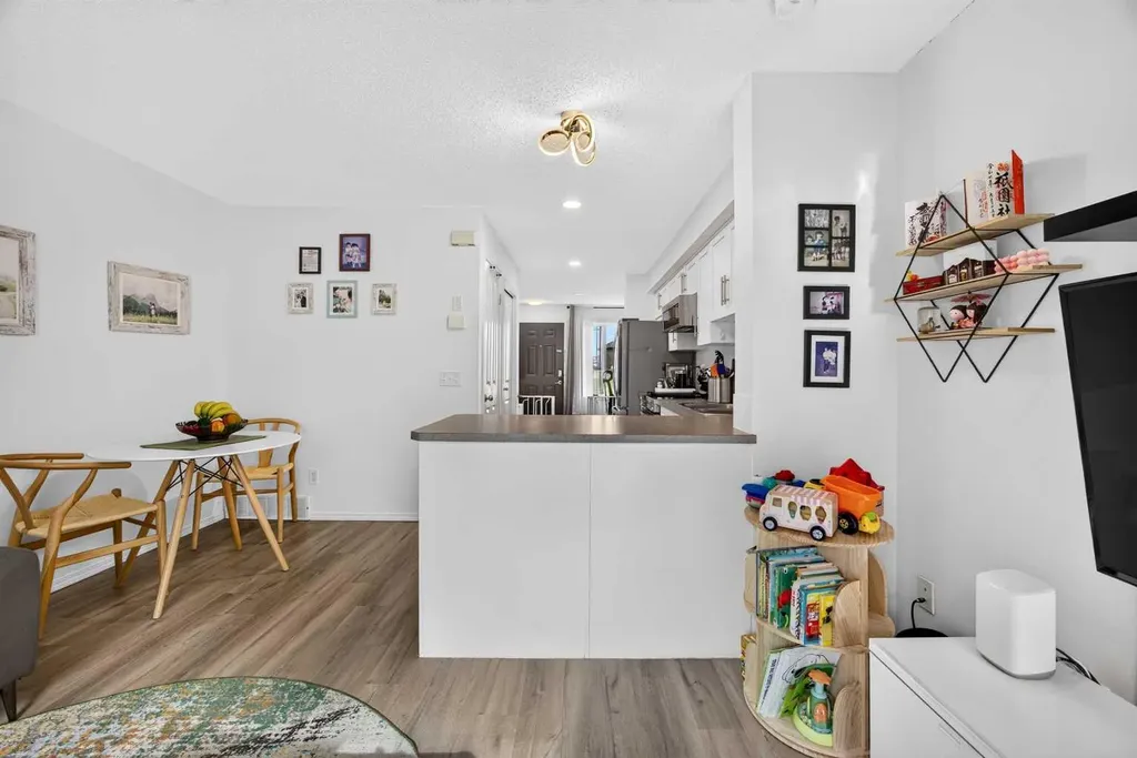 328 Saddlebrook Point NE Calgary AB T3J 0G5