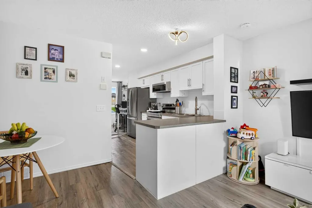 328 Saddlebrook Point NE Calgary AB T3J 0G5