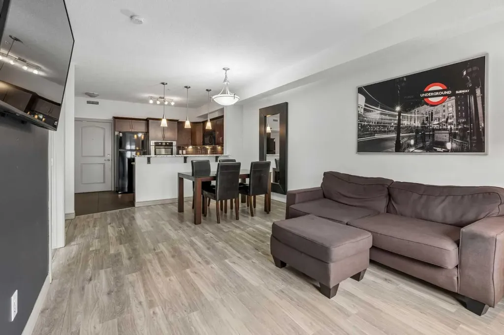 70 Royal Oak Plaza NW Calgary AB T3G 0C6