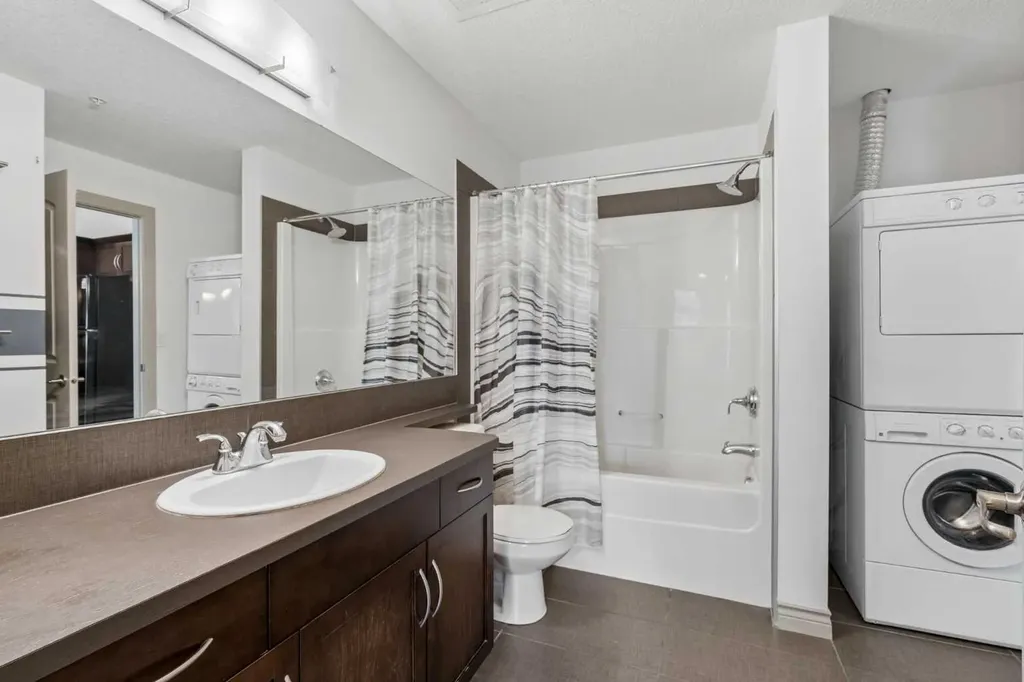 70 Royal Oak Plaza NW Calgary AB T3G 0C6