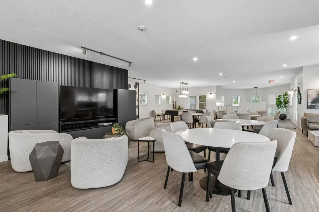 70 Royal Oak Plaza NW Calgary AB T3G 0C6