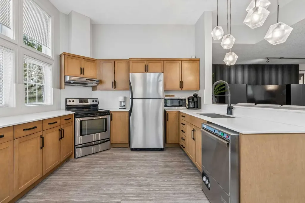 70 Royal Oak Plaza NW Calgary AB T3G 0C6