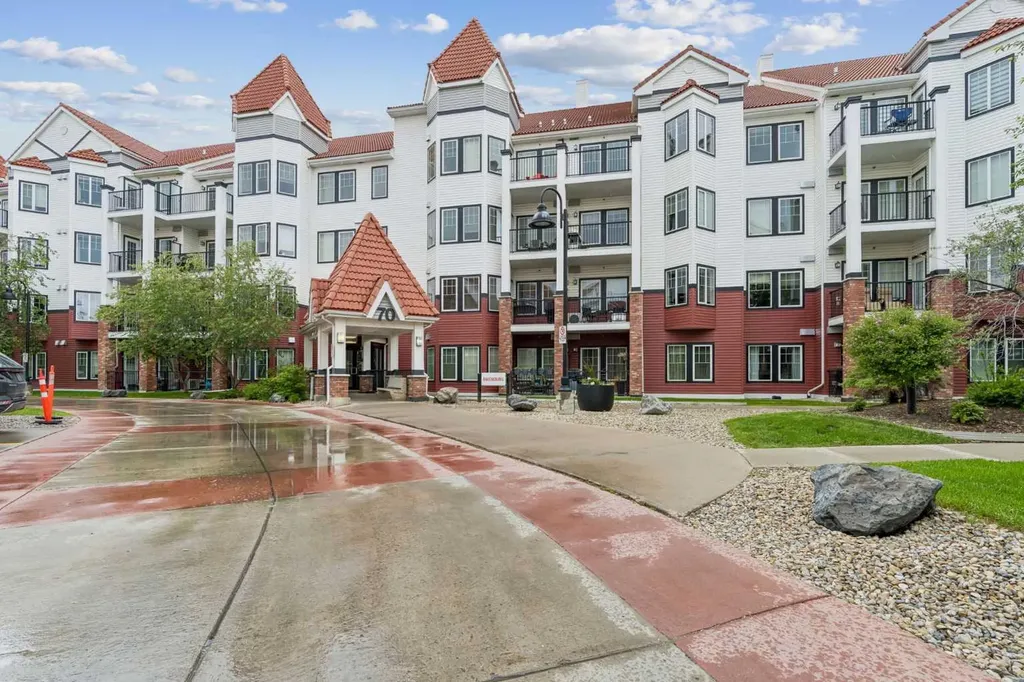 70 Royal Oak Plaza NW Calgary AB T3G 0C6