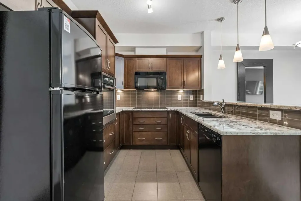 70 Royal Oak Plaza NW Calgary AB T3G 0C6