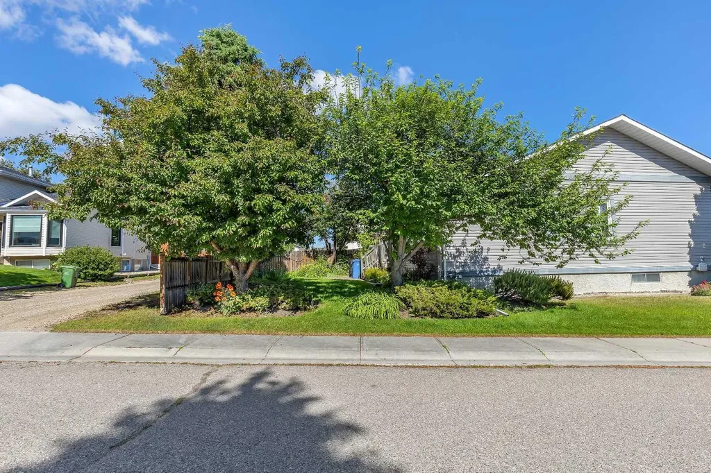 83 Sanderling Road NW Calgary AB T3K 3S2