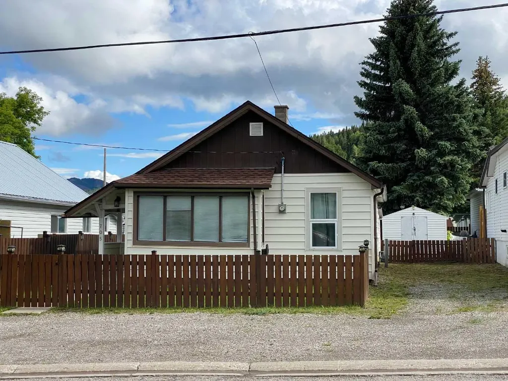 705 227 Street Hillcrest AB T0K 1C0