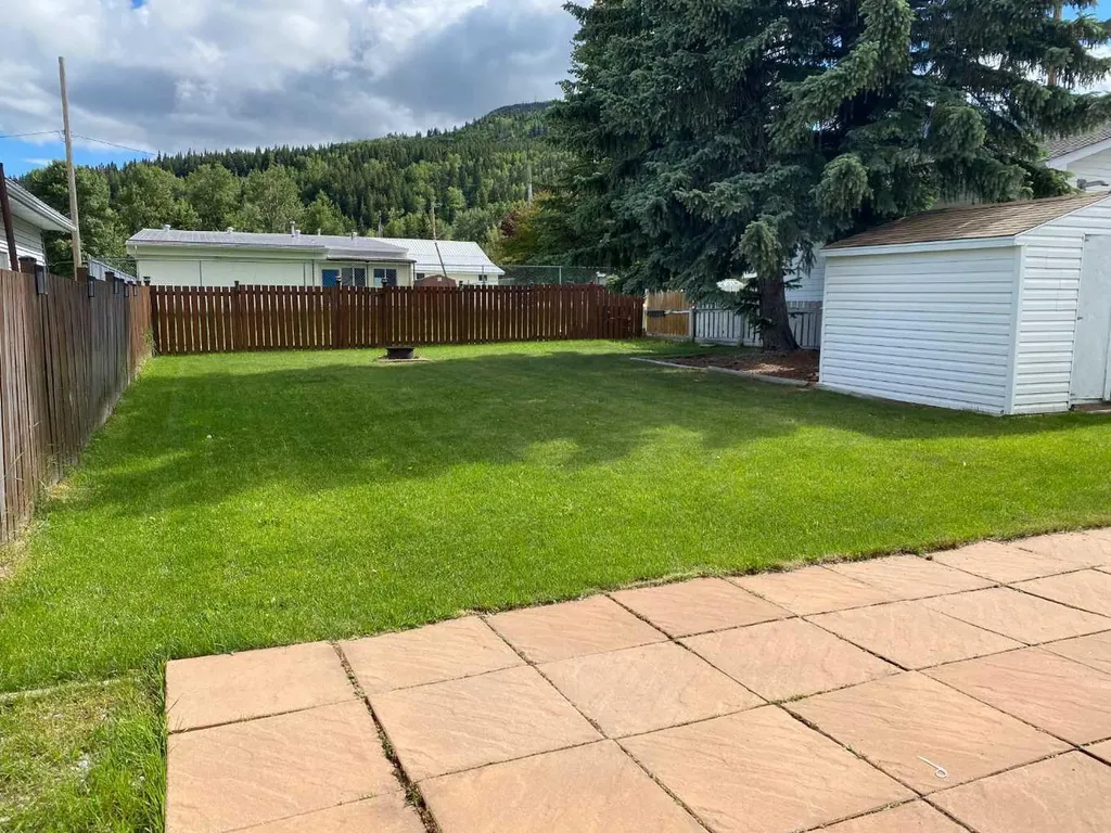 705 227 Street Hillcrest AB T0K 1C0