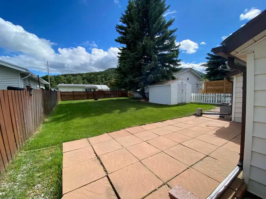705 227 Street Hillcrest AB T0K 1C0
