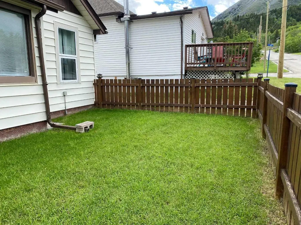 705 227 Street Hillcrest AB T0K 1C0