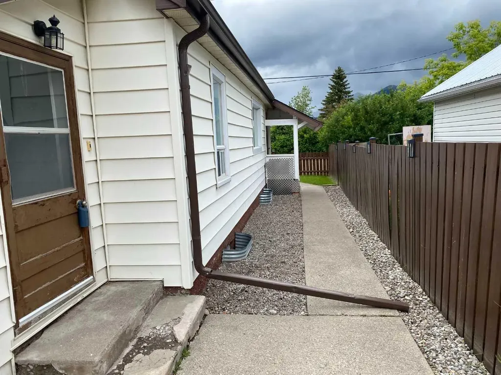 705 227 Street Hillcrest AB T0K 1C0
