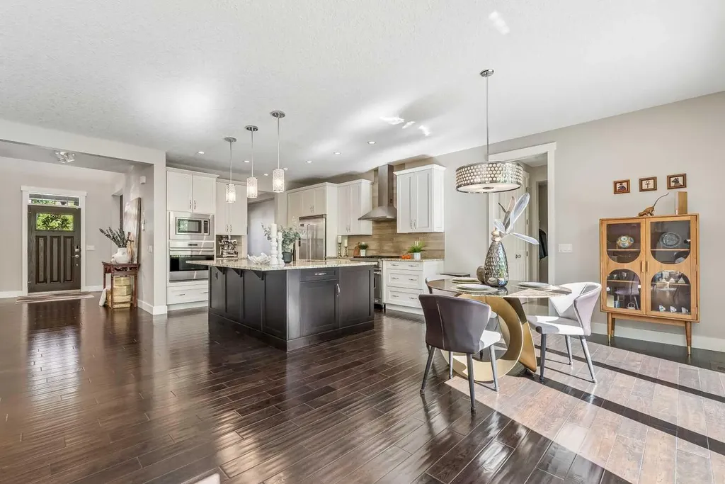 30 Ascot Crescent SW Calgary AB T3H 0T9