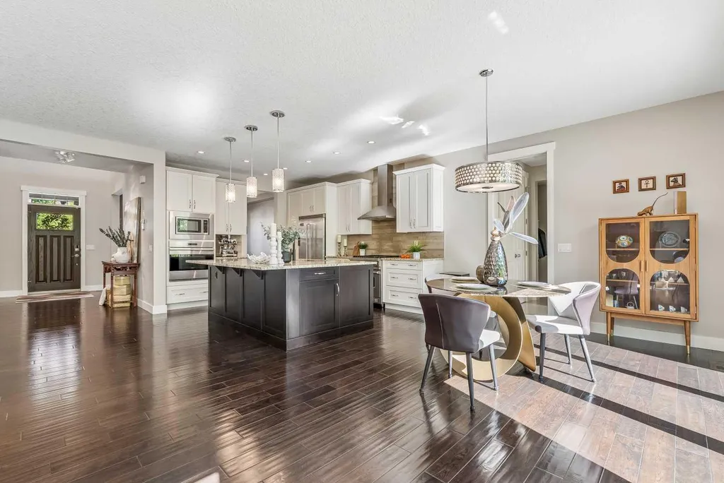 30 Ascot Crescent SW Calgary AB T3H 0T9