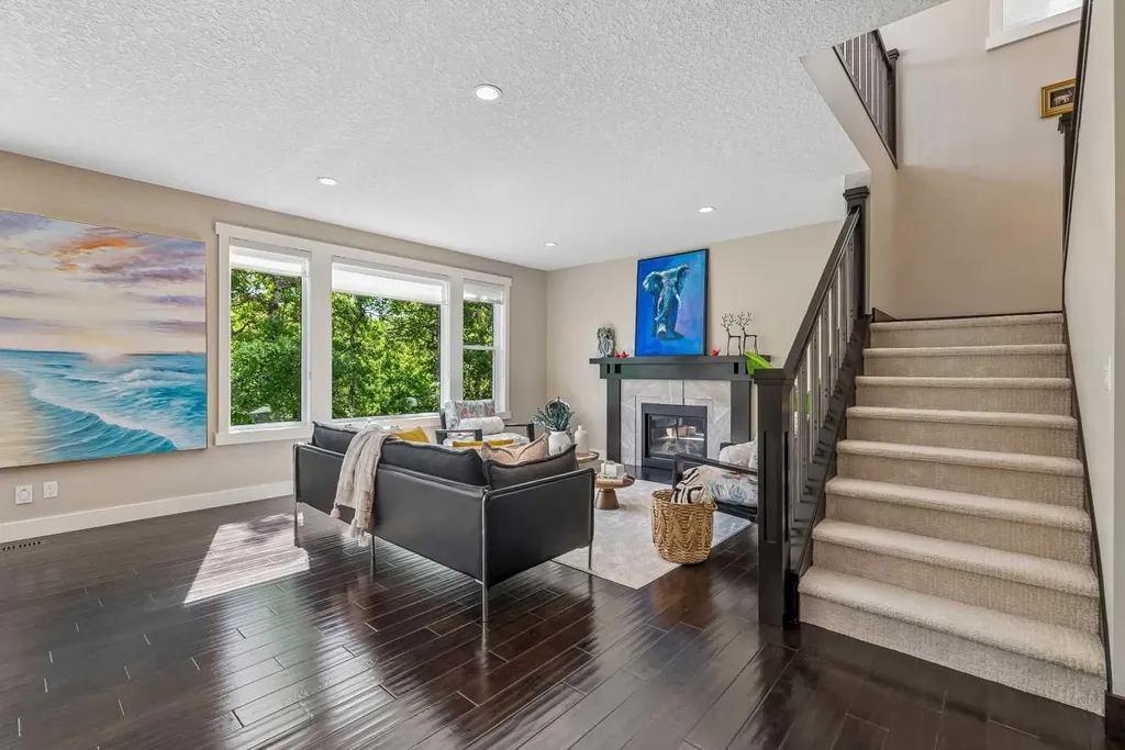 30 Ascot Crescent SW Calgary AB T3H 0T9