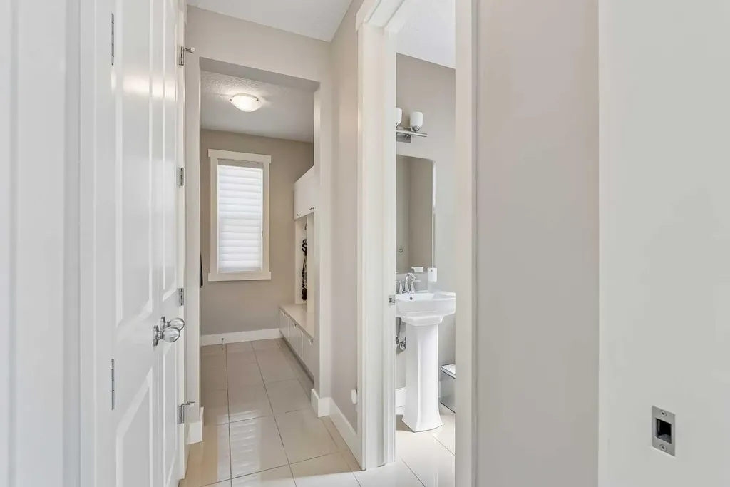 30 Ascot Crescent SW Calgary AB T3H 0T9