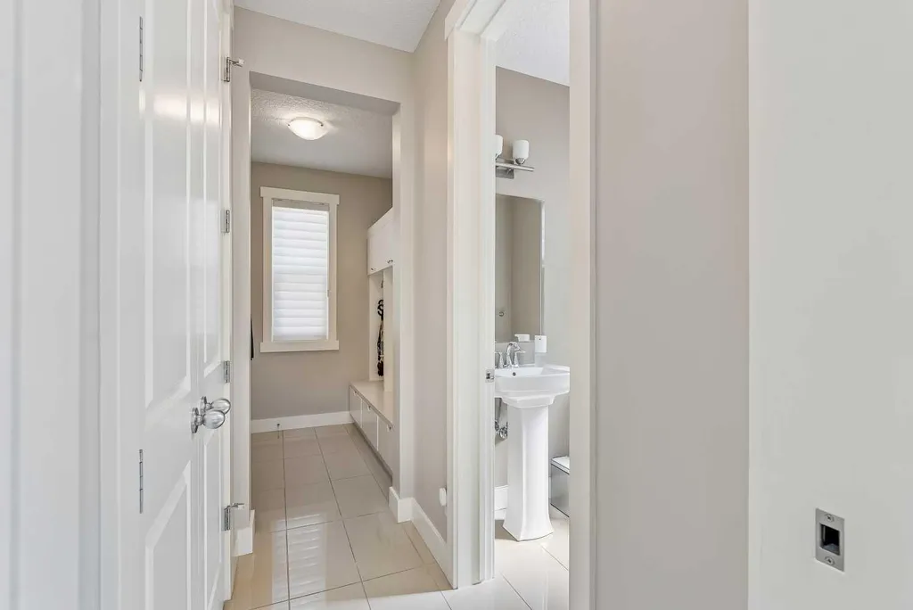 30 Ascot Crescent SW Calgary AB T3H 0T9