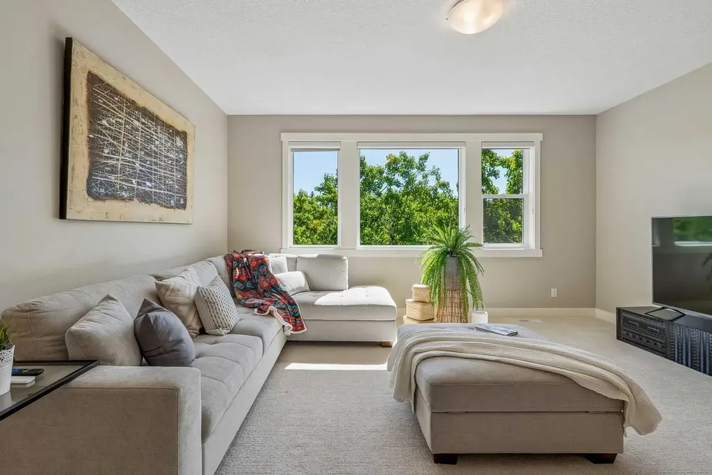 30 Ascot Crescent SW Calgary AB T3H 0T9