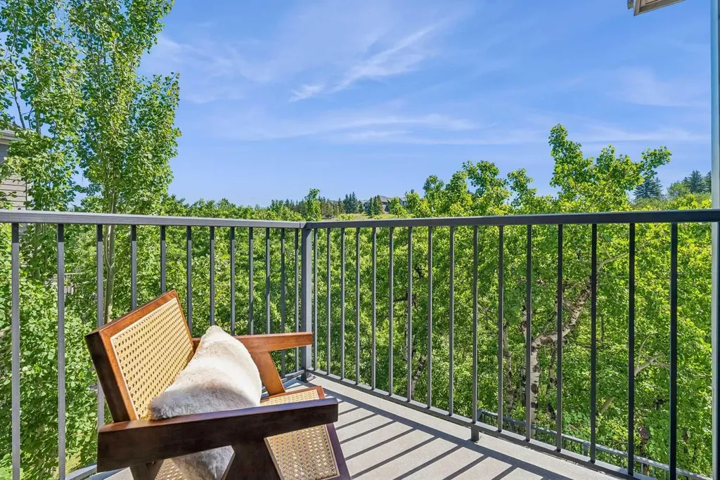 30 Ascot Crescent SW Calgary AB T3H 0T9