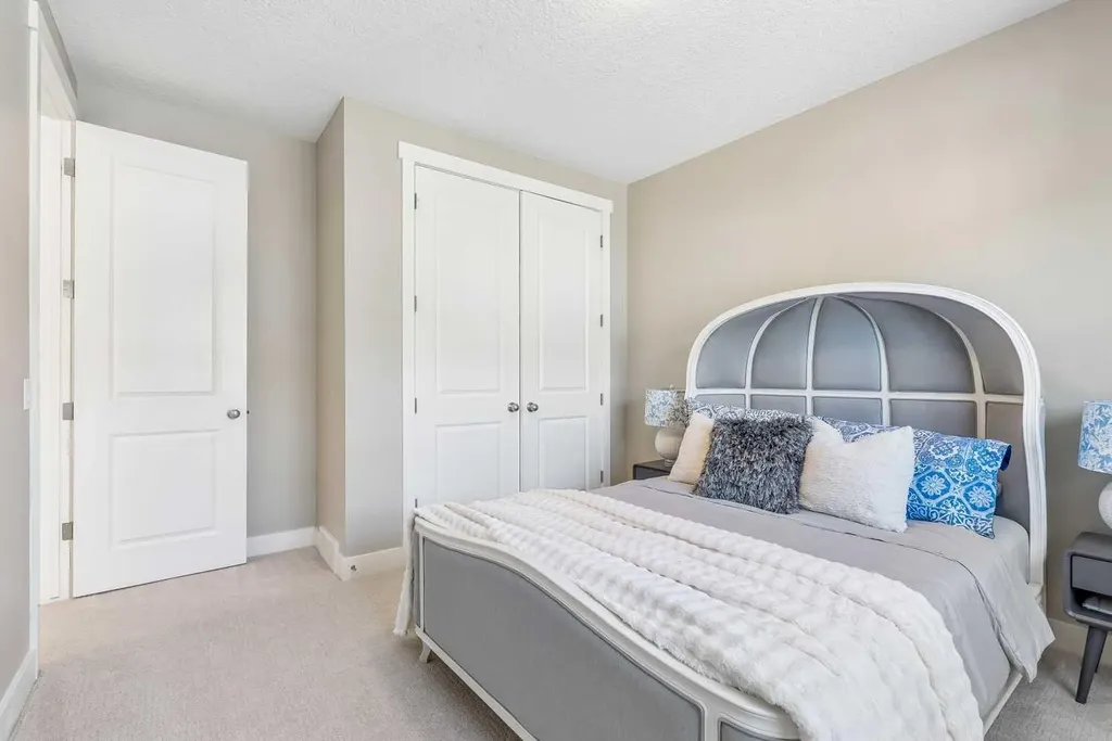 30 Ascot Crescent SW Calgary AB T3H 0T9