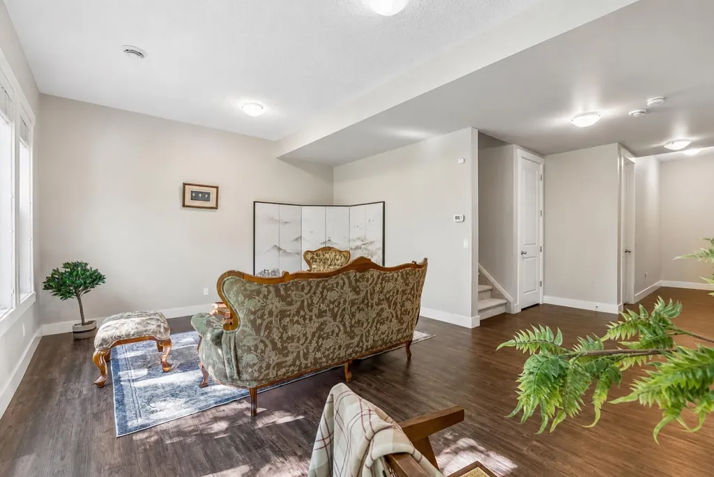 30 Ascot Crescent SW Calgary AB T3H 0T9