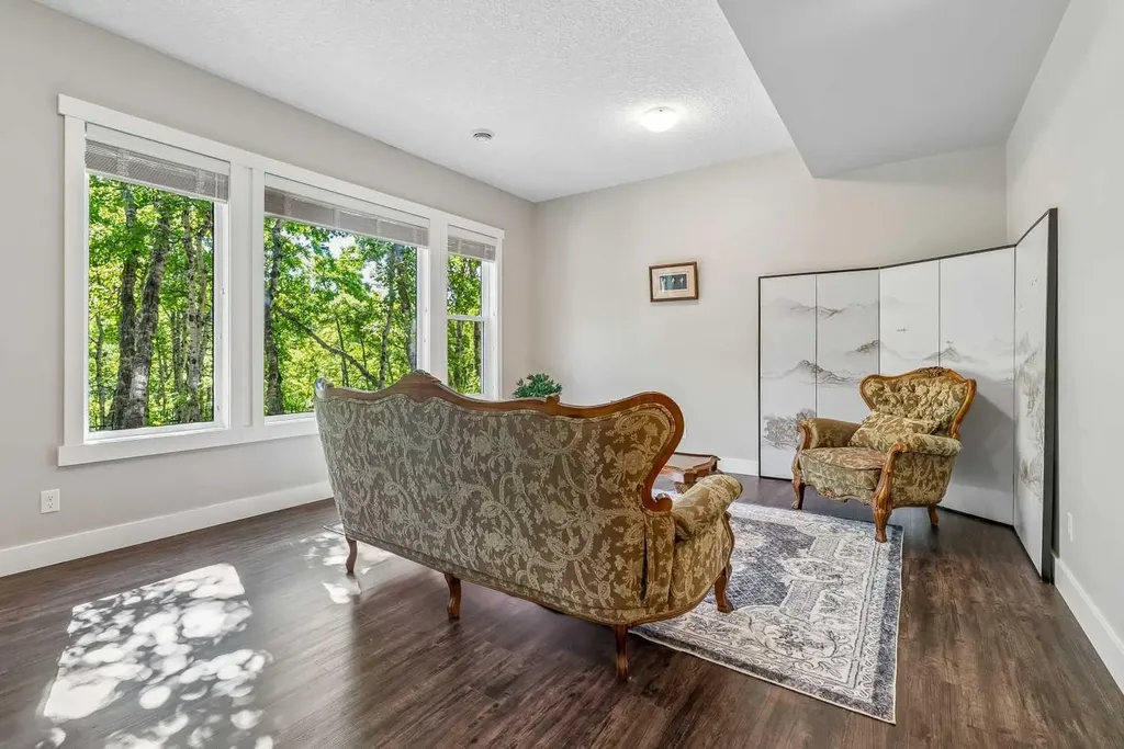 30 Ascot Crescent SW Calgary AB T3H 0T9