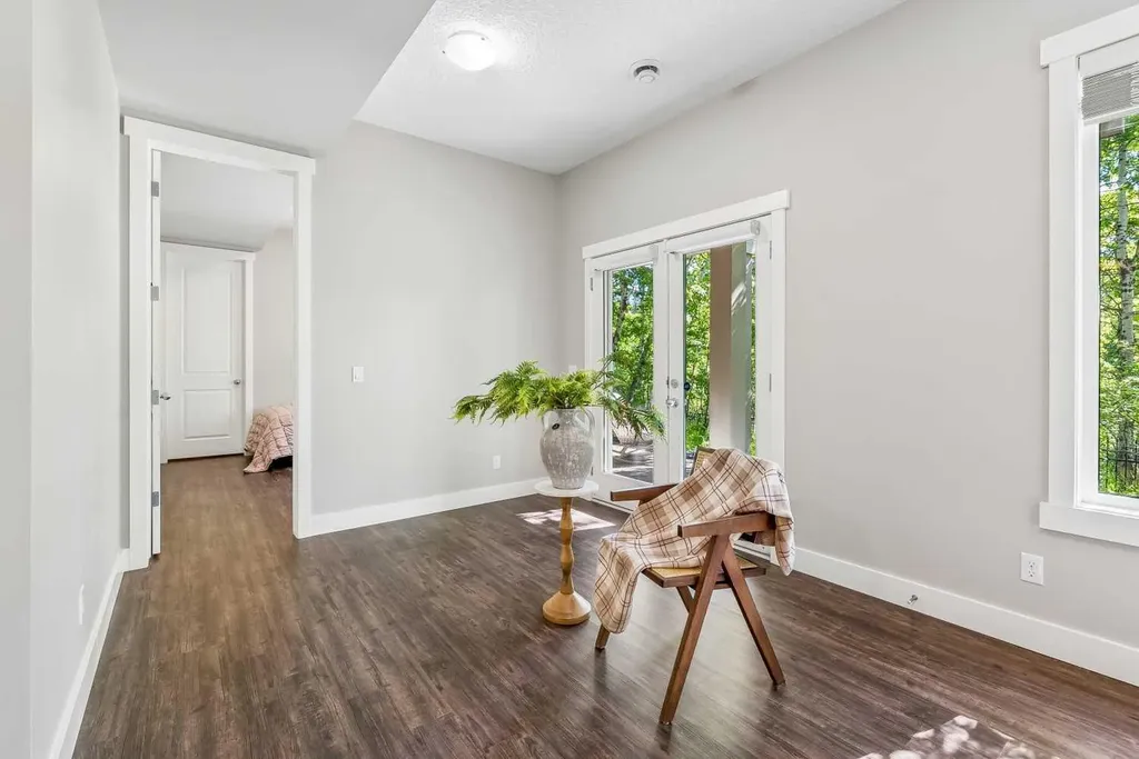 30 Ascot Crescent SW Calgary AB T3H 0T9