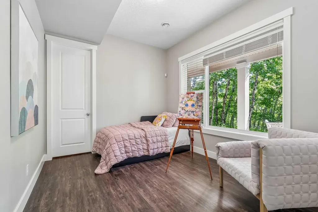 30 Ascot Crescent SW Calgary AB T3H 0T9