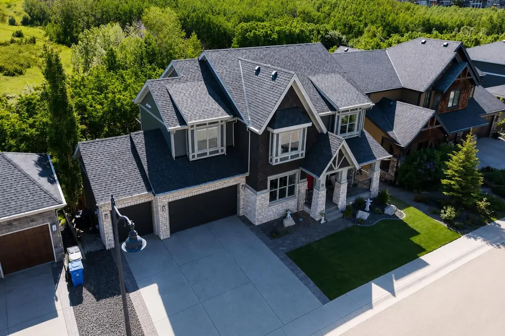 30 Ascot Crescent SW Calgary AB T3H 0T9