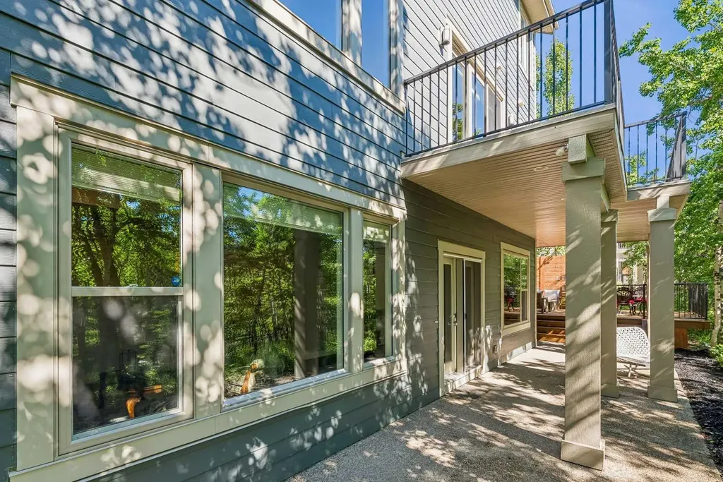 30 Ascot Crescent SW Calgary AB T3H 0T9